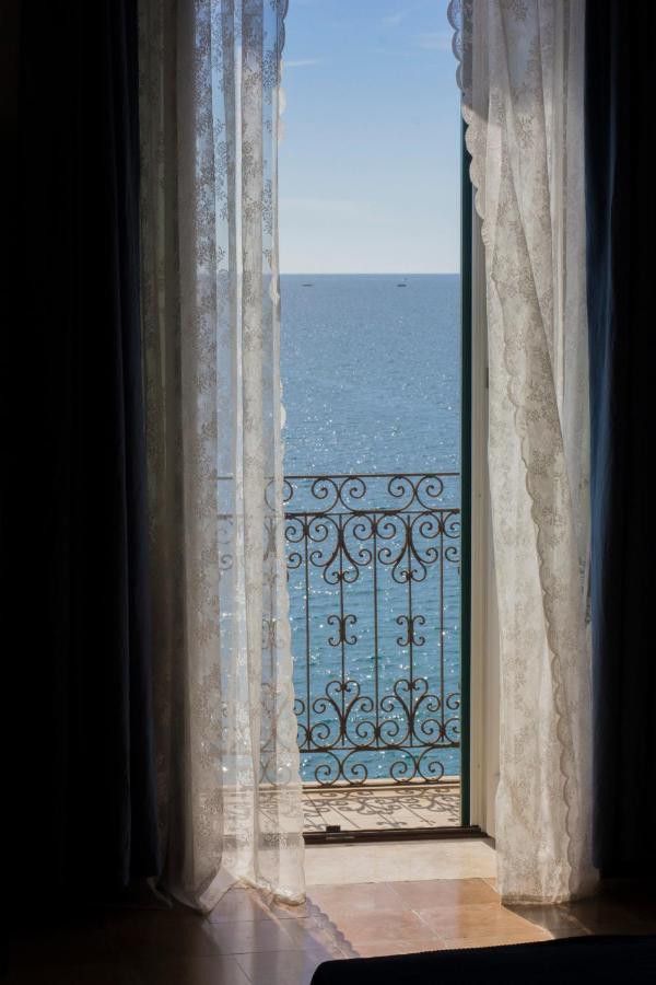 B&B Le Finestre Sul Mare Таранто Экстерьер фото