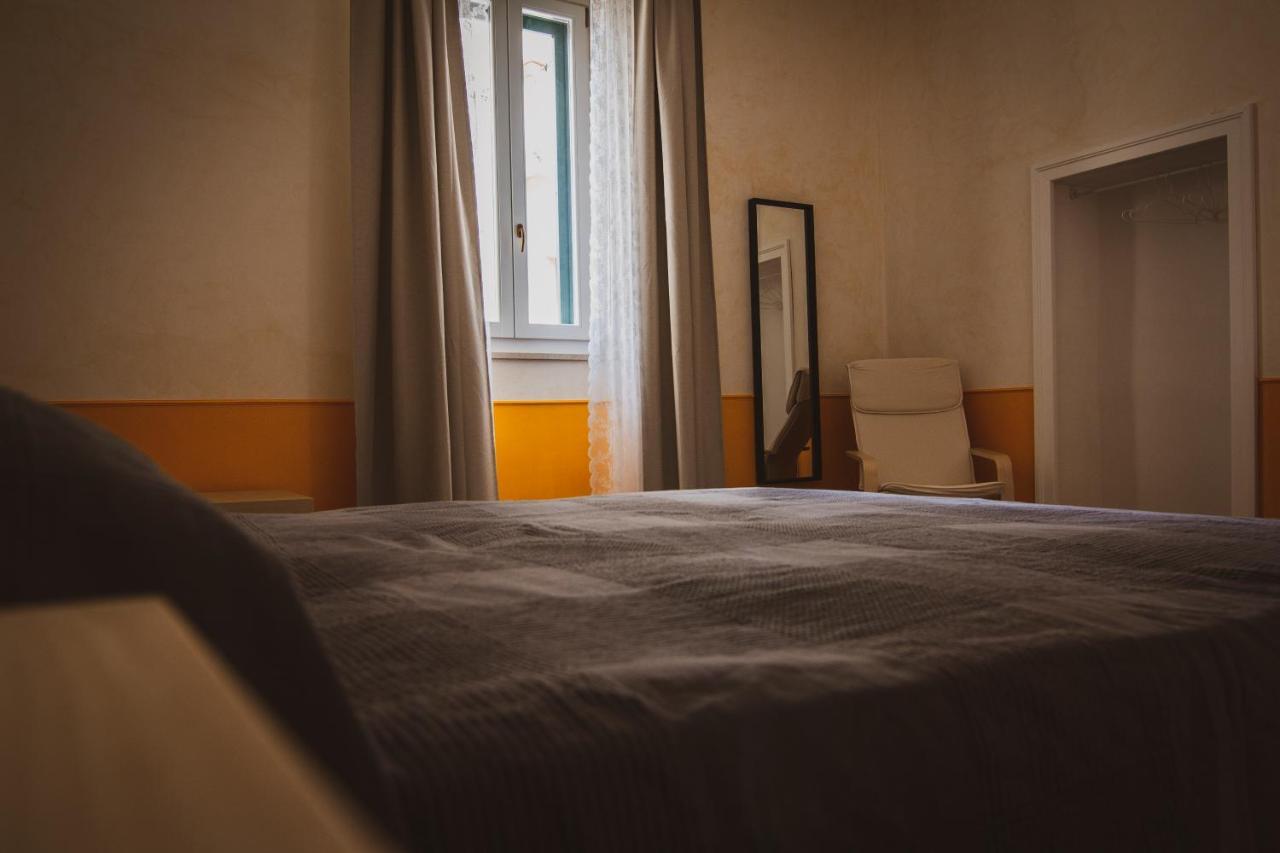 B&B Le Finestre Sul Mare Таранто Экстерьер фото