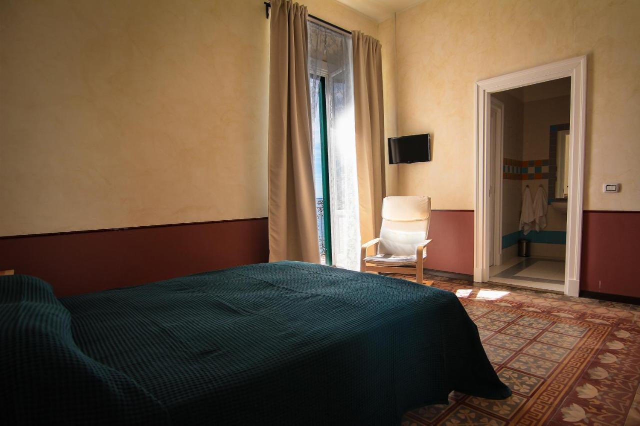 B&B Le Finestre Sul Mare Таранто Экстерьер фото